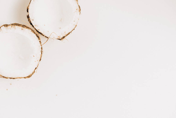 coconut isolated on background - Foto, afbeelding