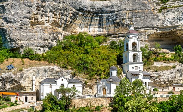 el Monasterio de la Asunción de las Cuevas en Bahchisarai, la Crimea
 - Foto, imagen