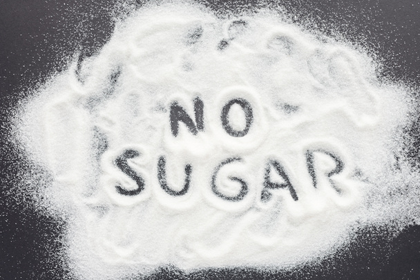 vista dall'alto di "senza zucchero" scritta a mano su tavola grigia
 - Foto, immagini