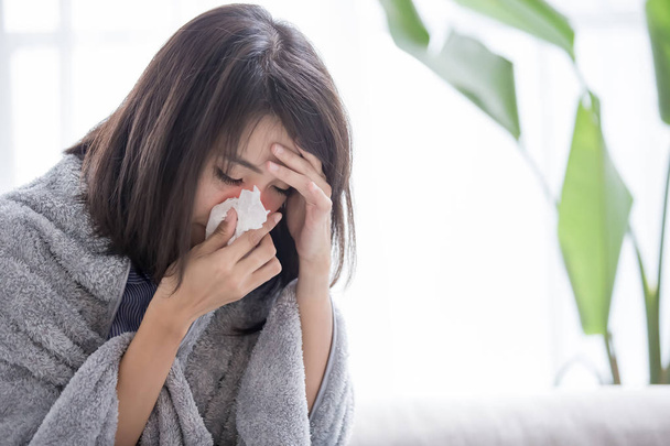 woman sick and sneeze with tissue paper at home - Valokuva, kuva