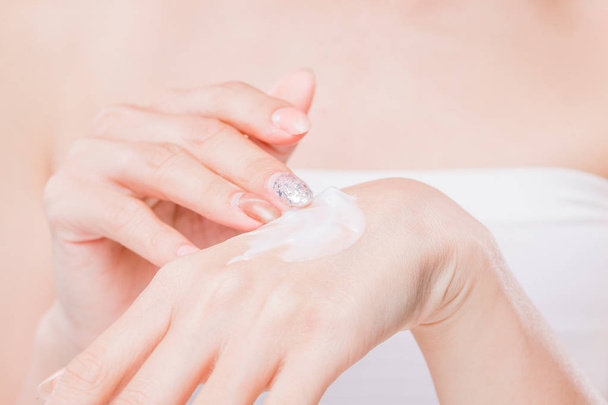 close up of young beauty woman applying hand cream - Foto, immagini