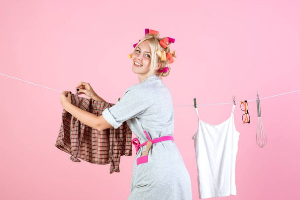 stressed retro housewife. Maid or housewife cares about house. Vintage housekeeper woman. Busy mother. Multitasking mom. Performing Different Household Duties. Every day chores - Foto, Imagen
