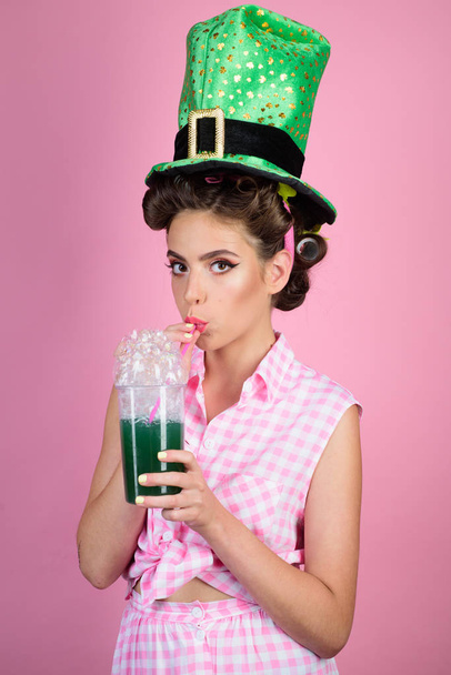 pin up woman with trendy makeup. retro woman drink summer cocktail. pinup girl with fashion hair. pretty girl in vintage style. perfect housewife. having fun. St. Patricks Day - Фото, изображение