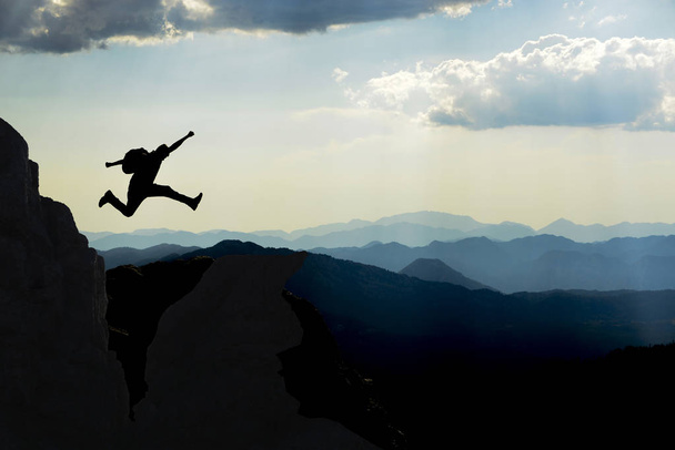 стрибати зі скель божевільного альпініста
 - Фото, зображення