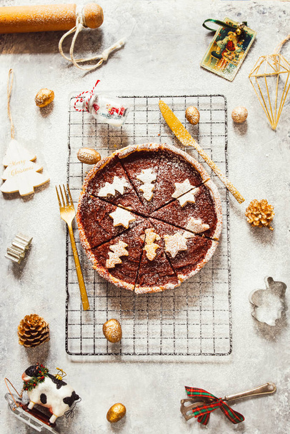 Christmas pie make with quince and cinnamon jam with biscuits de - Photo, Image