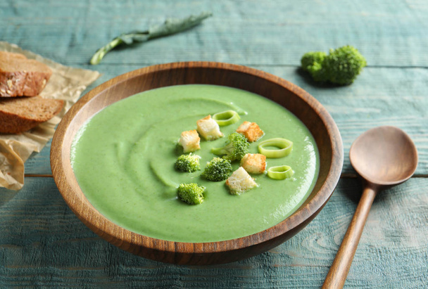 Fresh vegetable detox soup made of broccoli served on table - Valokuva, kuva