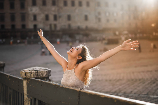 beautiful young woman enjoying freedom - Zdjęcie, obraz