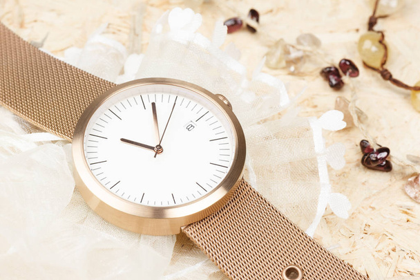 primer plano reloj de pulsera de moda, hermoso reloj de pulsera para unisex
 - Foto, Imagen