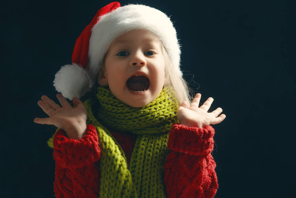 Little kid amazed at Christmas. - Фото, изображение