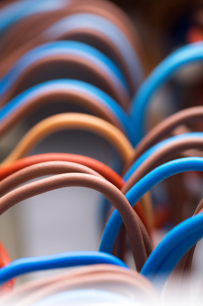színes elektromos vezetékek다채로운 전선 - Fotó, kép