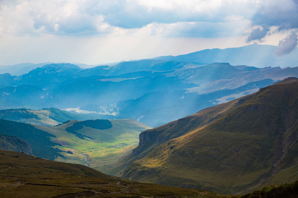 beautiful summer panorama of Montenegrin mountain ridge in Carpathians   - Fotografie, Obrázek