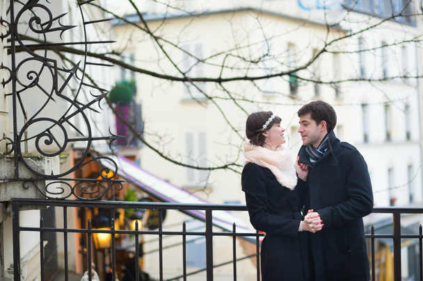 Happy romantic couple having a date on Montmartre - Фото, зображення