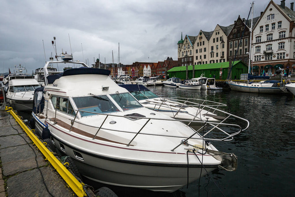 BERGEN, NORWAY-JULY 16: Ship on Bryggen 16, 2016 in Bergen, Norway. The ship on the quay Bryggen in Bergen. - Foto, afbeelding