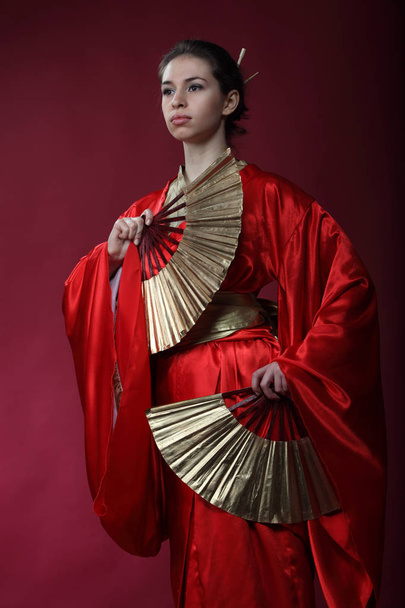 Beautiful brunette girl in a japanese kimono  - Foto, Bild
