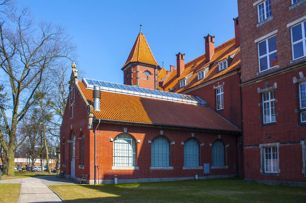 Gdansk, Polen - 8 April 2018: De Campus van de Technische Universiteit van Gdansk - Foto, afbeelding