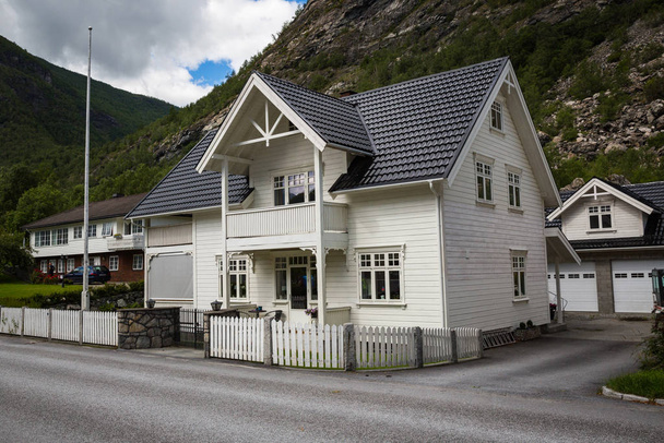 SOGNDAL, NORWAY-JULY 13: Wood house July 13, 2016 in Sogndal, Norway. Norway houses. - Фото, изображение