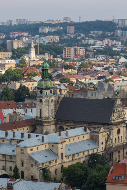View down on the roofs of the Ukrainian city of Lviv - Foto, immagini