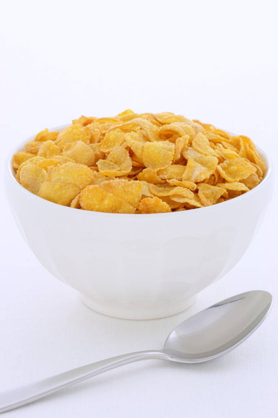 Смачний і поживний сніданок кукурудзяні пластівці на ретро вінтажному стилі
 - Фото, зображення