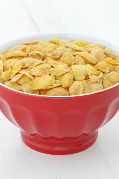 lekker en gezond volkoren cornflakes ontbijt. - Foto, afbeelding