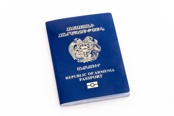 Republik Armenien biometrischer Reisepass isoliert, armenisches internationales Reisedokument - Foto, Bild