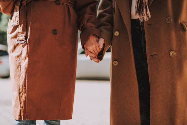 Beautiful senior couple holding hands on the street - Foto, Bild
