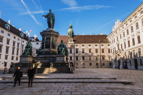 Sigarasız, iç avlu Hofburg Sarayı'nın görünümünü - Fotoğraf, Görsel
