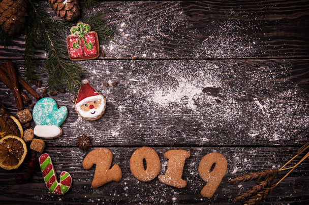 Różne ciasteczka imbirowe 2019 rok - Zdjęcie, obraz