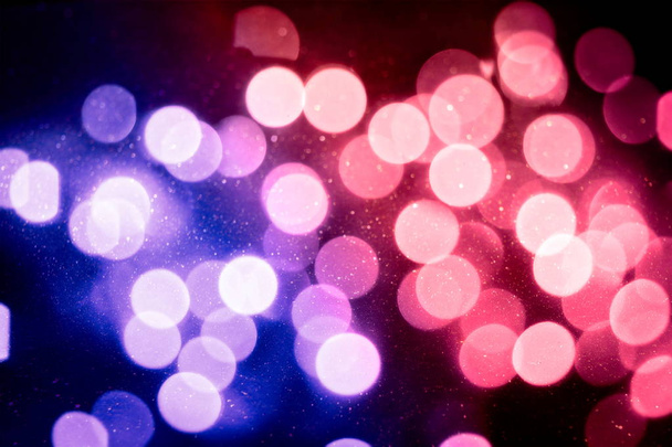 Abstrakter festlicher Hintergrund. Glitter vintage lights hintergrund mit lichtern defokussiert. Weihnachten und Neujahr Fest Bokeh Hintergrund mit Copyspace. - Foto, Bild