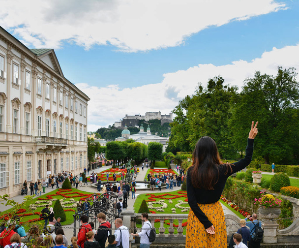 SALZBURG, AUSTRIA - JULY 25, 2017. View of the famous Mirabell Garden in Salzburg, Austria. - Foto, Imagen