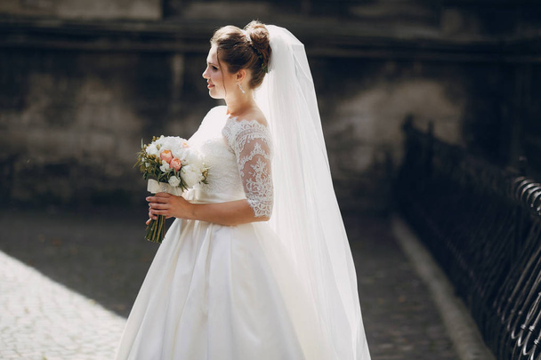 bride in white dress - Fotó, kép
