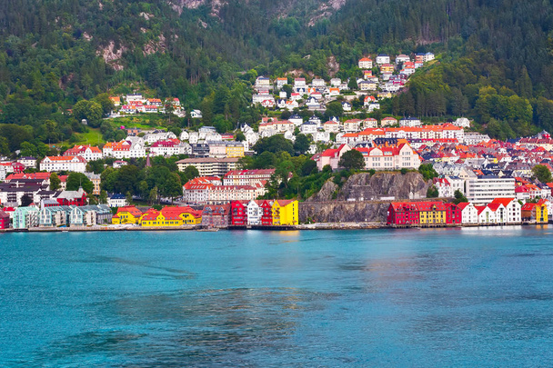 Bergen, Norveç manzaralı renkli evler - Fotoğraf, Görsel