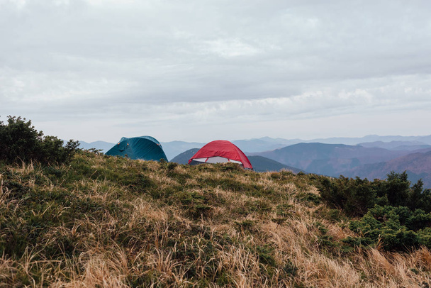 green tourism, travel on mountain tops, life in tents - Foto, Imagem