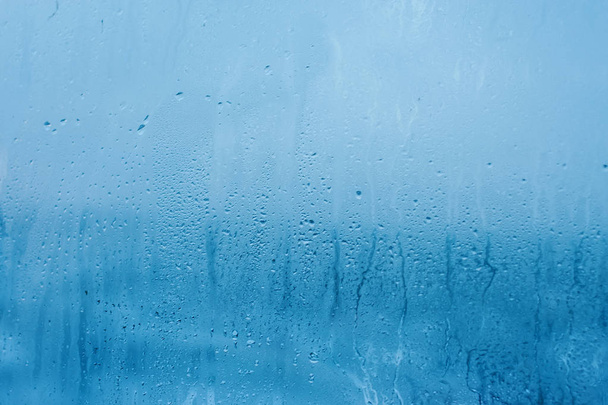 A textura da água natural cai no vidro. Alta umidade interior. Close-up com condensação
 - Foto, Imagem