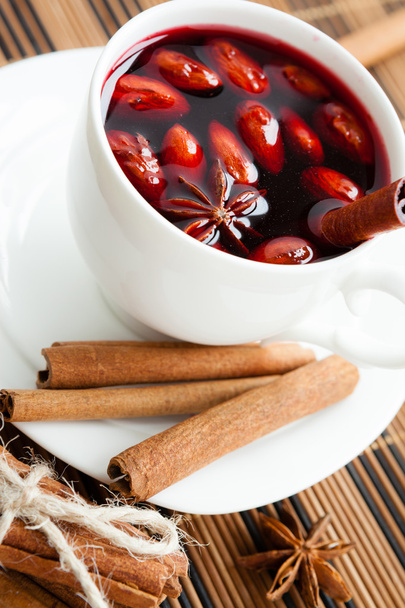 drink from warm wine with spices - Foto, Imagen