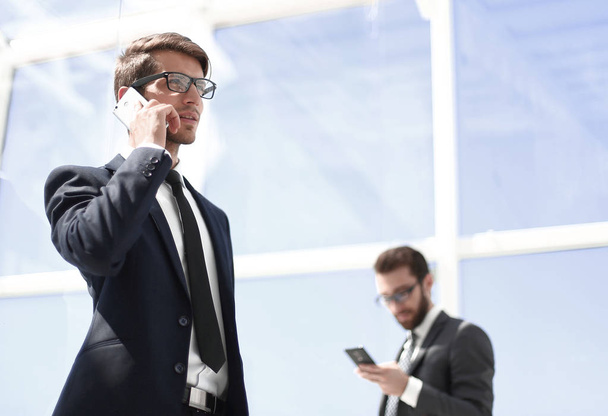 modern businessman talking on a mobile phone - Фото, зображення