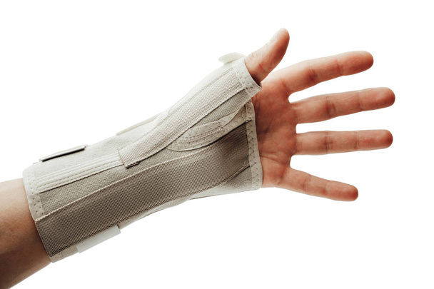 soporte ortopédico de muñeca y mano para la cicatrización del síndrome del túnel carpiano, aislado en blanco
 - Foto, imagen
