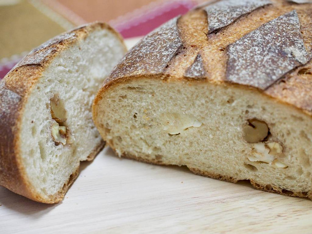 Pan integral cocido en el horno
  - Foto, imagen