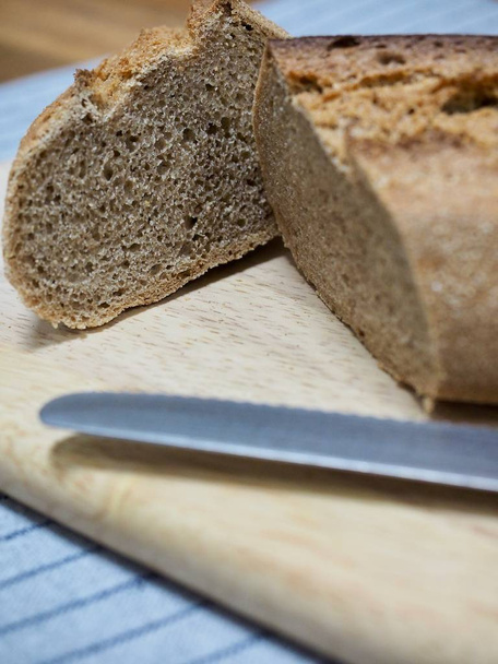 Volkoren brood gebakken in de oven  - Foto, afbeelding