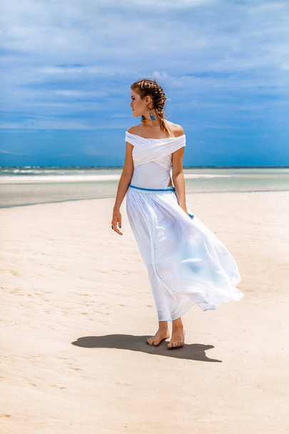 beautiful young fashionable woman in white dress at the beach - Foto, immagini
