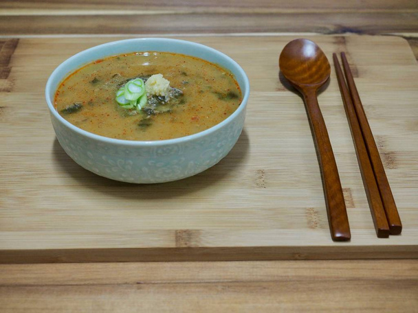 Comida coreana Sopa de loach, Chueo-tang
 - Foto, imagen