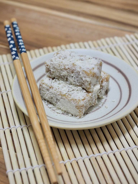 Корейская традиционная еда Инджолми, рисовый пирог
 - Фото, изображение