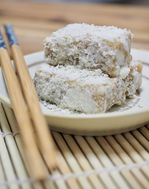 Comida tradicional coreana Injeolmi, bolo de arroz
 - Foto, Imagem