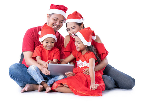asian family using tablet together - Φωτογραφία, εικόνα