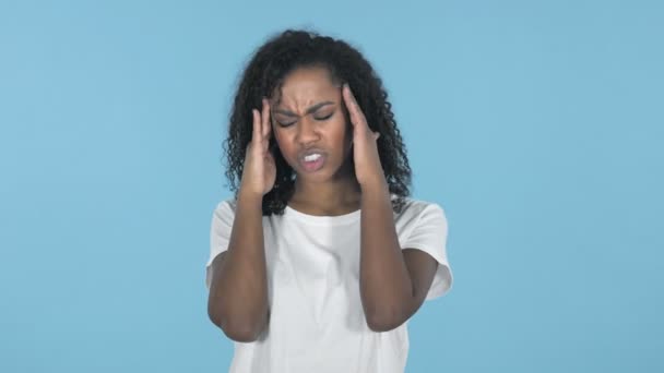 African Girl with Headache Isolated on Blue Background - Séquence, vidéo