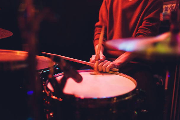 Human hands playing the drum with drumstick. - Foto, Imagem