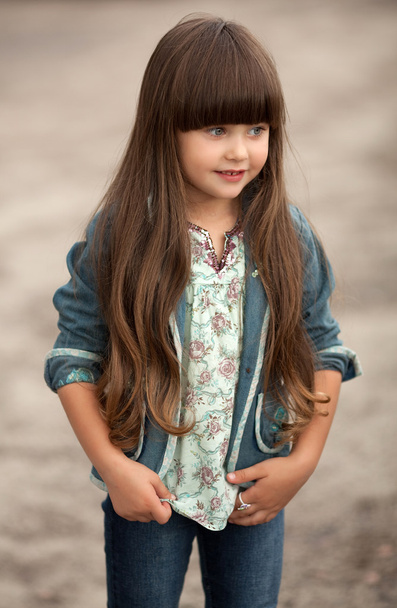 portrait of little girl outdoors - Fotoğraf, Görsel