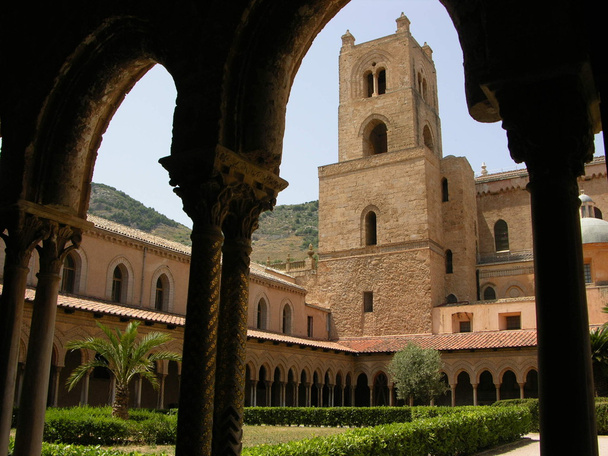 Monasterio de monjes benedictinos en sicilia
 - Foto, imagen