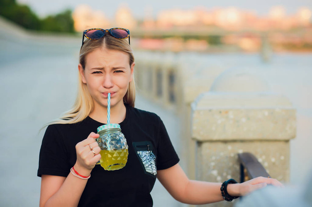 Pretty blonde girl with glass refreshing lemonade - Φωτογραφία, εικόνα