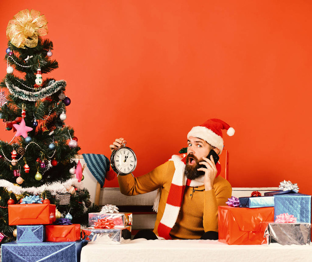 Winter holiday and technologies concept. Santa Claus talks on phone - Fotoğraf, Görsel