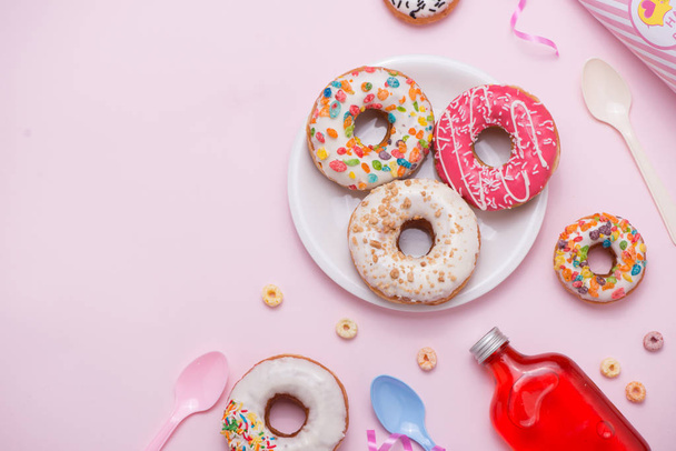 Bright birthday background with doughnuts and decorations - Fotoğraf, Görsel